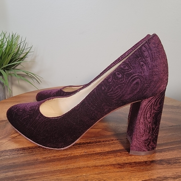 Nine West Jayvee Burgundy Velvet Floral Embossed Block Heels Size 8 - Picture 6 of 17